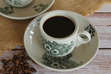 Geleneksel oryantal Çin kopitiam tarzı koyu kahve.