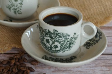 Geleneksel oryantal Çin kopitiam tarzı koyu kahve.