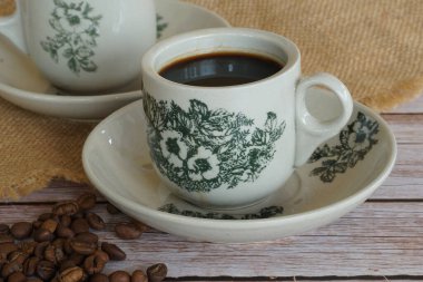 Geleneksel oryantal Çin kopitiam tarzı koyu kahve.