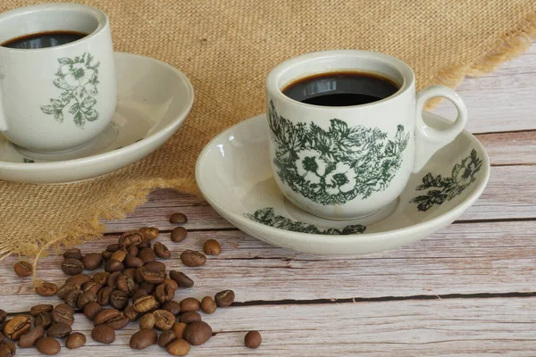 Geleneksel oryantal Çin kopitiam tarzı koyu kahve.