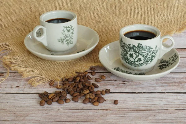 Geleneksel oryantal Çin kopitiam tarzı koyu kahve.