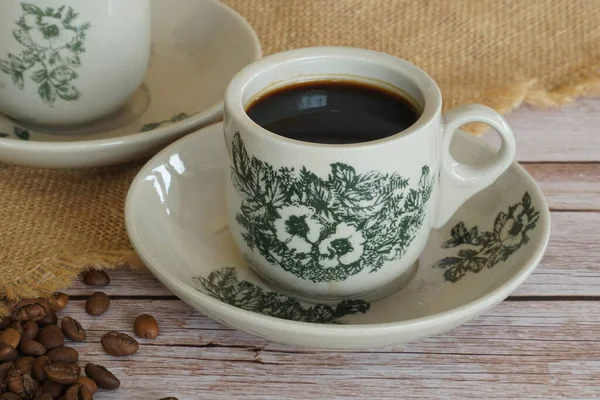 Geleneksel oryantal Çin kopitiam tarzı koyu kahve.