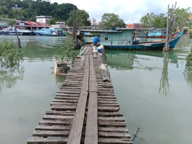 Mersing nehrinde balıkçı iskelesi, Johor, Malezya