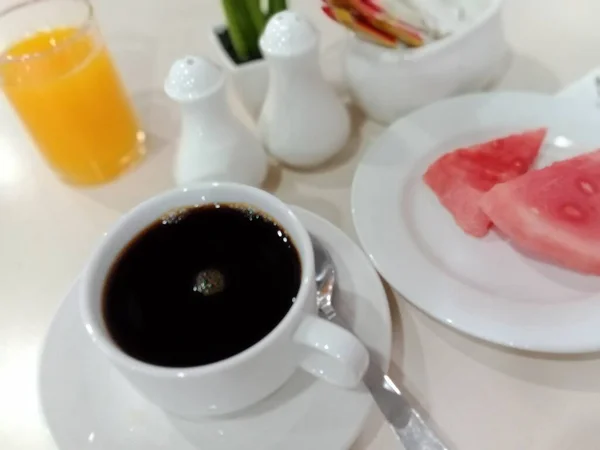 Eine Tasse Kaffee Auf Dem Tisch — Stockfoto