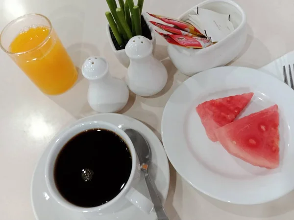 Schwarzer Kaffee Auf Dem Tisch — Stockfoto