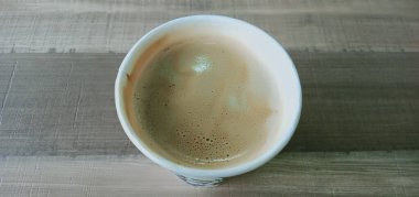 Beyaz çay köpüklerini kapatın.