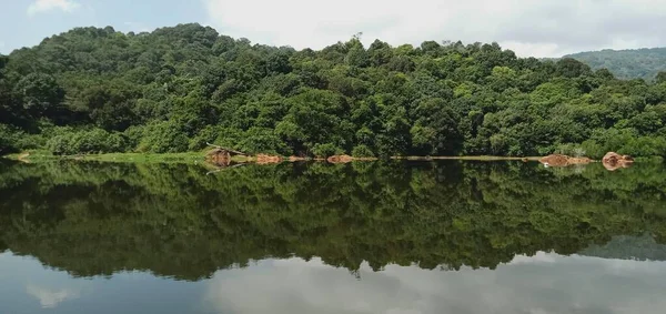 Malebný Pohled Jezero Odrazem Oblohy Který Nachází Dungun Terengganu Malajsie — Stock fotografie