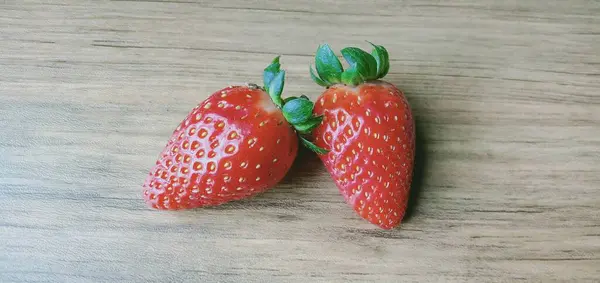 Aardbeien Geïsoleerd Tafel — Stockfoto