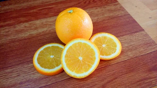 Rodajas Naranja Tablero Recortes — Foto de Stock