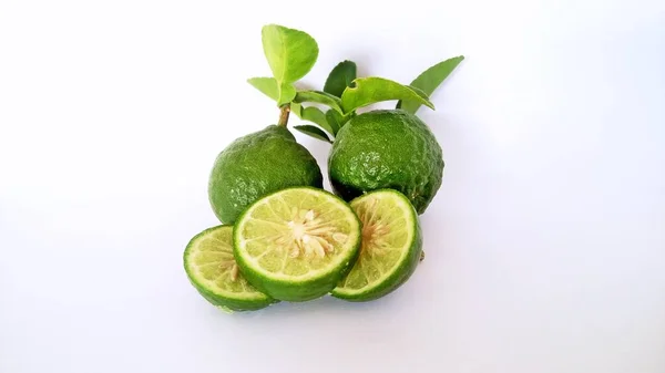 Kaffir Citron Vert Fruits Sur Fond Blanc — Photo