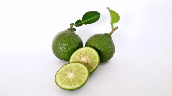 Kaffir Limão Frutas Fundo Branco — Fotografia de Stock