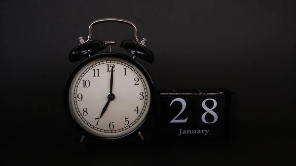 Ξυπνητήρι Ξύλινο Κύβο Ημερομηνία — Φωτογραφία Αρχείου