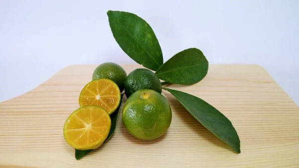 Frutas Lima Sobre Mesa — Foto de Stock