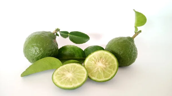 Kaffir Citron Vert Bergamote Sur Fond Blanc — Photo