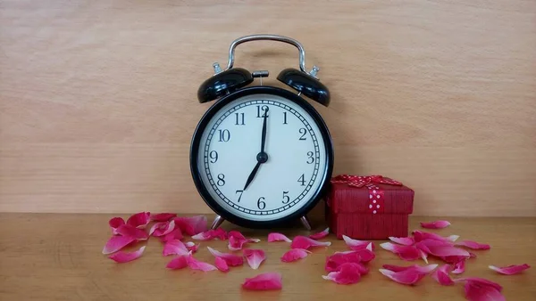 Relógio Alarme Vintage Isolado Mesa — Fotografia de Stock