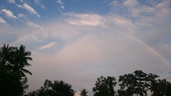 Vista Del Arco Iris Sobre Cielo — Foto de Stock