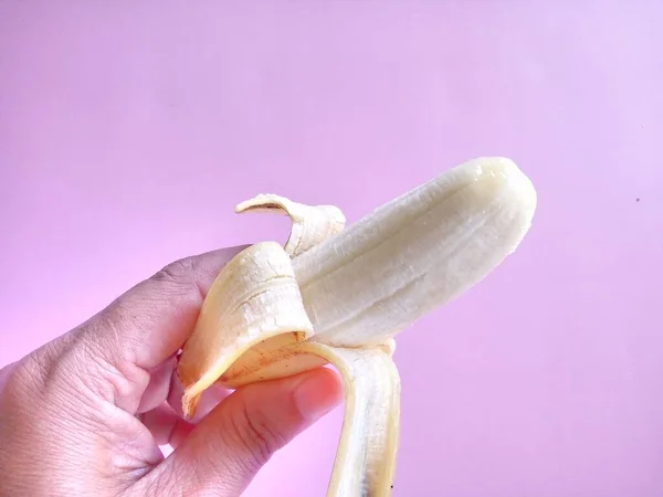 Banana Isolada Sobre Fundo Rosa — Fotografia de Stock