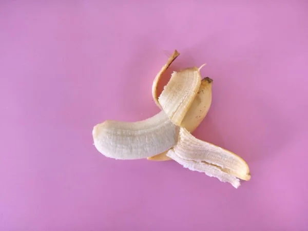 Банан Ізольований Рожевому Фоні — стокове фото