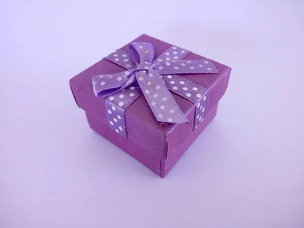 Purple Gift Box White Background — Stock Photo, Image