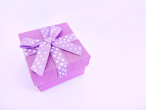 Purple Gift Box White Background — Stock Photo, Image