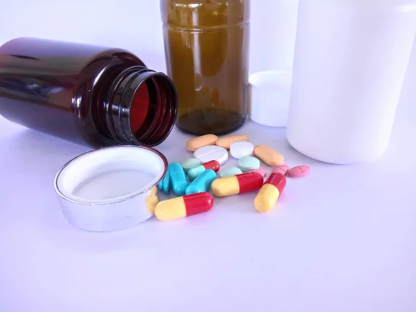 Pilulky Tobolky Bílém Pozadí — Stock fotografie