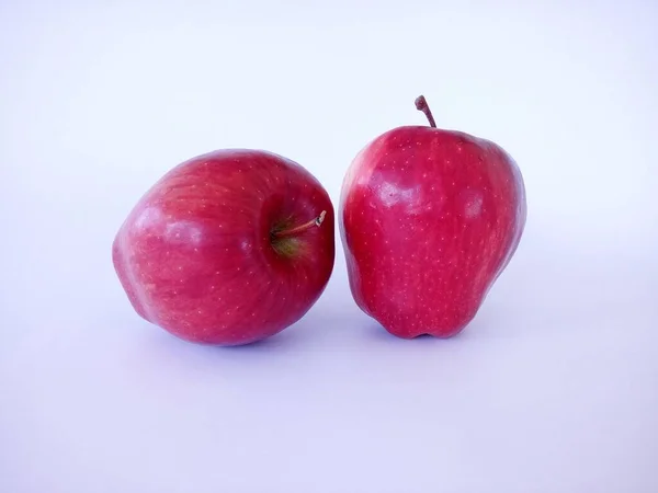 Les Pommes Rouges Sur Fond Blanc — Photo