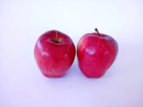 Les Pommes Rouges Sur Fond Blanc — Photo