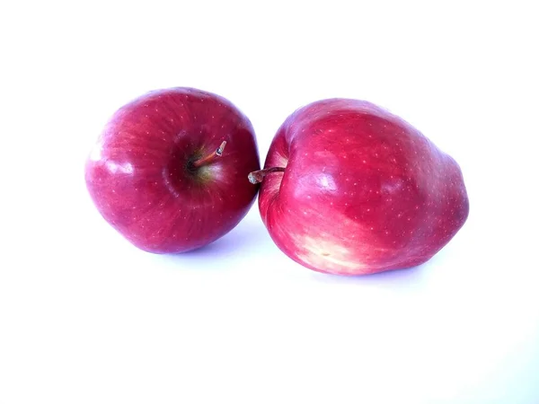 Röda Äpplen Vit Bakgrund — Stockfoto
