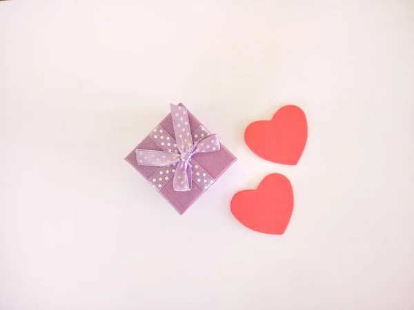 Gift Box Heart Signs Isolated Purple Background — Stock Photo, Image