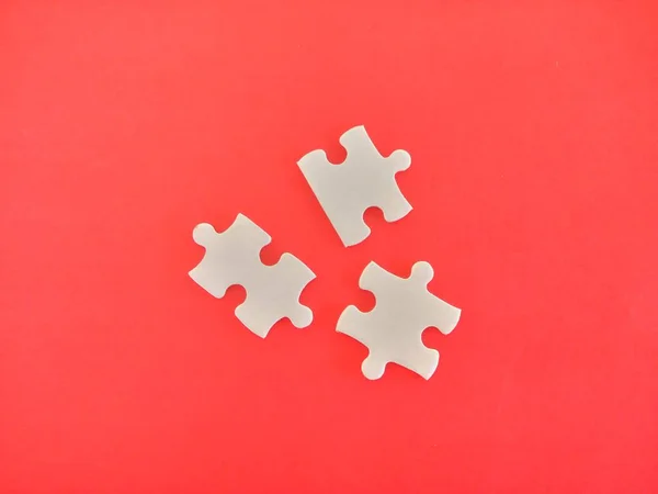 Puzzle Pièces Sur Fond Rouge — Photo