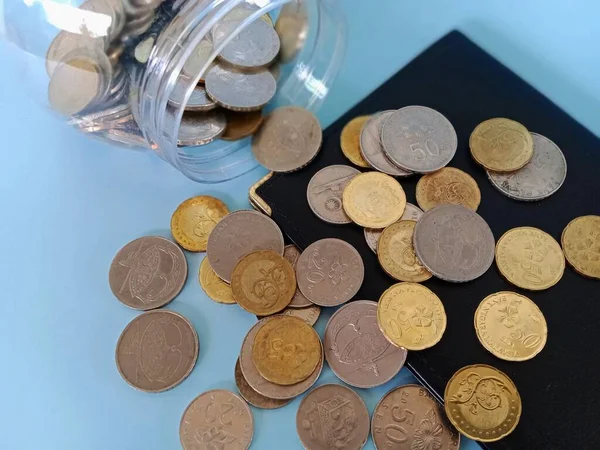 Masanın Üzerinde Çeşitli Malezya Paraları — Stok fotoğraf