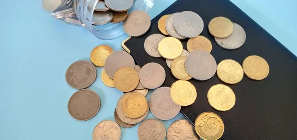 Masanın Üzerinde Çeşitli Malezya Paraları — Stok fotoğraf
