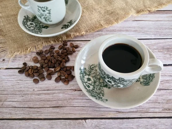 Traditioneller Orientalischer Chinesischer Kopitiam Schwarzer Kaffee Vintage Becher Mit Kaffeebohnen — Stockfoto