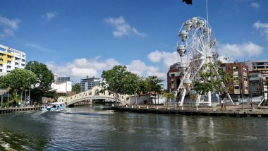 Melaka şehrinde Korsan Parkı mavi gökyüzüne karşı, Melaka, Malezya