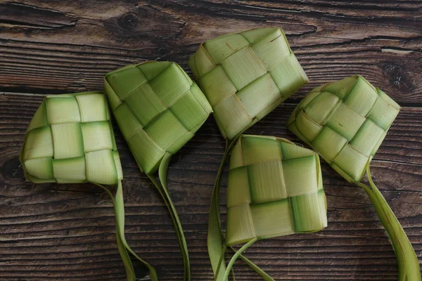 Ketupat Rijstknoedel Een Lokale Delicatesse Tijdens Het Feestseizoen Zuidoost Azië — Stockfoto