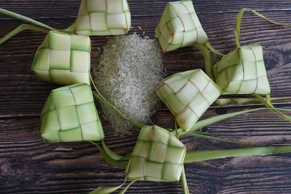 Ketupat Rijstknoedel Een Lokale Delicatesse Tijdens Het Feestseizoen Zuidoost Azië — Stockfoto