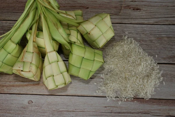 Ketupat Rijstknoedel Een Lokale Delicatesse Tijdens Het Feestseizoen Zuidoost Azië — Stockfoto