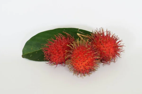 Frutos Rambutão Isolados Sobre Fundo Branco — Fotografia de Stock