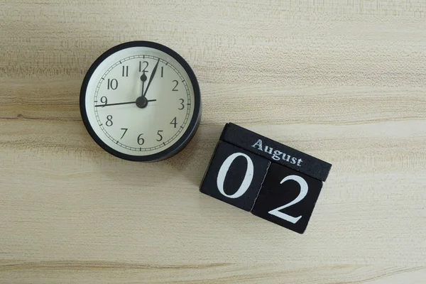 Calendario Cubo Con Despertador Fondo Madera —  Fotos de Stock