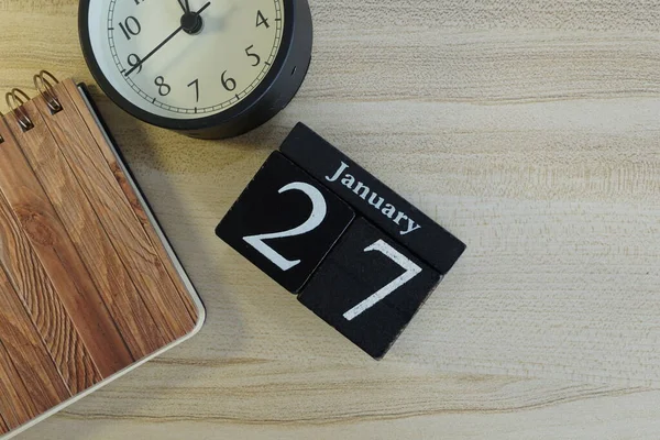 Calendario Cubo Con Despertador Diario Fondo Madera — Foto de Stock