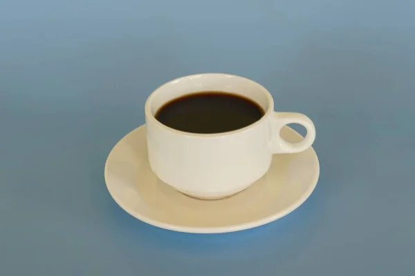 Kopp Kaffe Mot Blå Bakgrund — Stockfoto