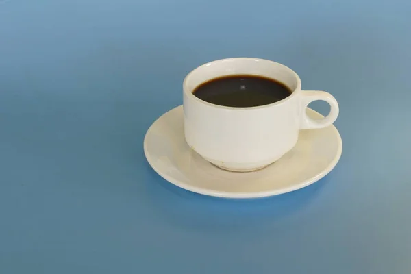 Una Tazza Caffè Sullo Sfondo Blu — Foto Stock