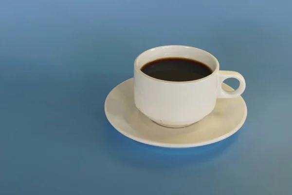 Kopp Kaffe Mot Blå Bakgrund — Stockfoto