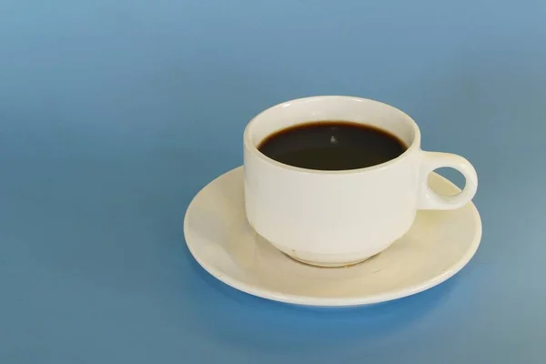 Una Tazza Caffè Sullo Sfondo Blu — Foto Stock