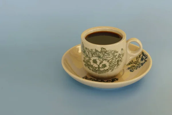 Eine Tasse Kaffee Vor Blauem Hintergrund — Stockfoto
