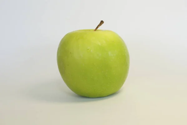 Close Green Apple White Background — Stock Photo, Image