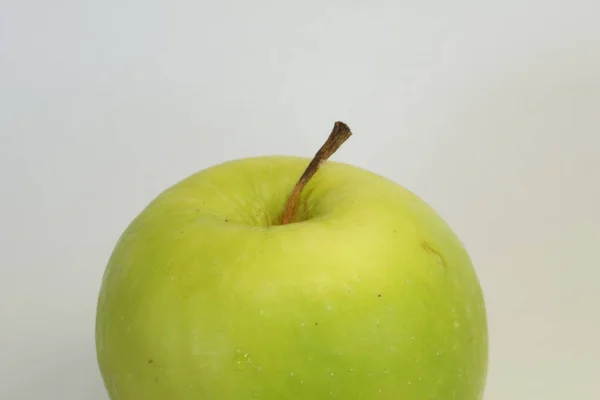 Gros Plan Pomme Verte Sur Fond Blanc — Photo