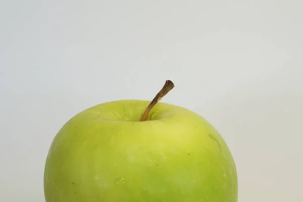 Primer Plano Manzana Verde Sobre Fondo Blanco — Foto de Stock