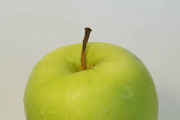 Primer Plano Manzana Verde Sobre Fondo Blanco — Foto de Stock