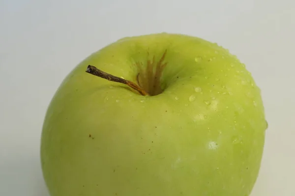 Primer Plano Manzana Verde Sobre Fondo Blanco — Foto de Stock